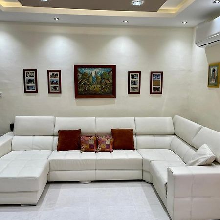 Sunrise Apt Near Beach Smarttv & Netflix Birżebbuġa Kültér fotó