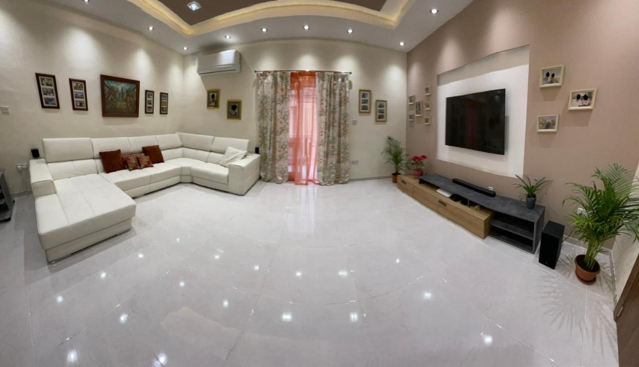 Sunrise Apt Near Beach Smarttv & Netflix Birżebbuġa Kültér fotó