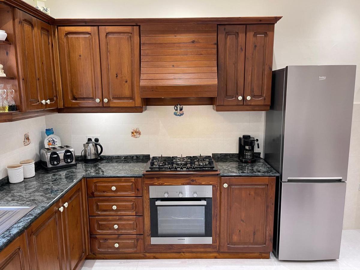Sunrise Apt Near Beach Smarttv & Netflix Birżebbuġa Kültér fotó