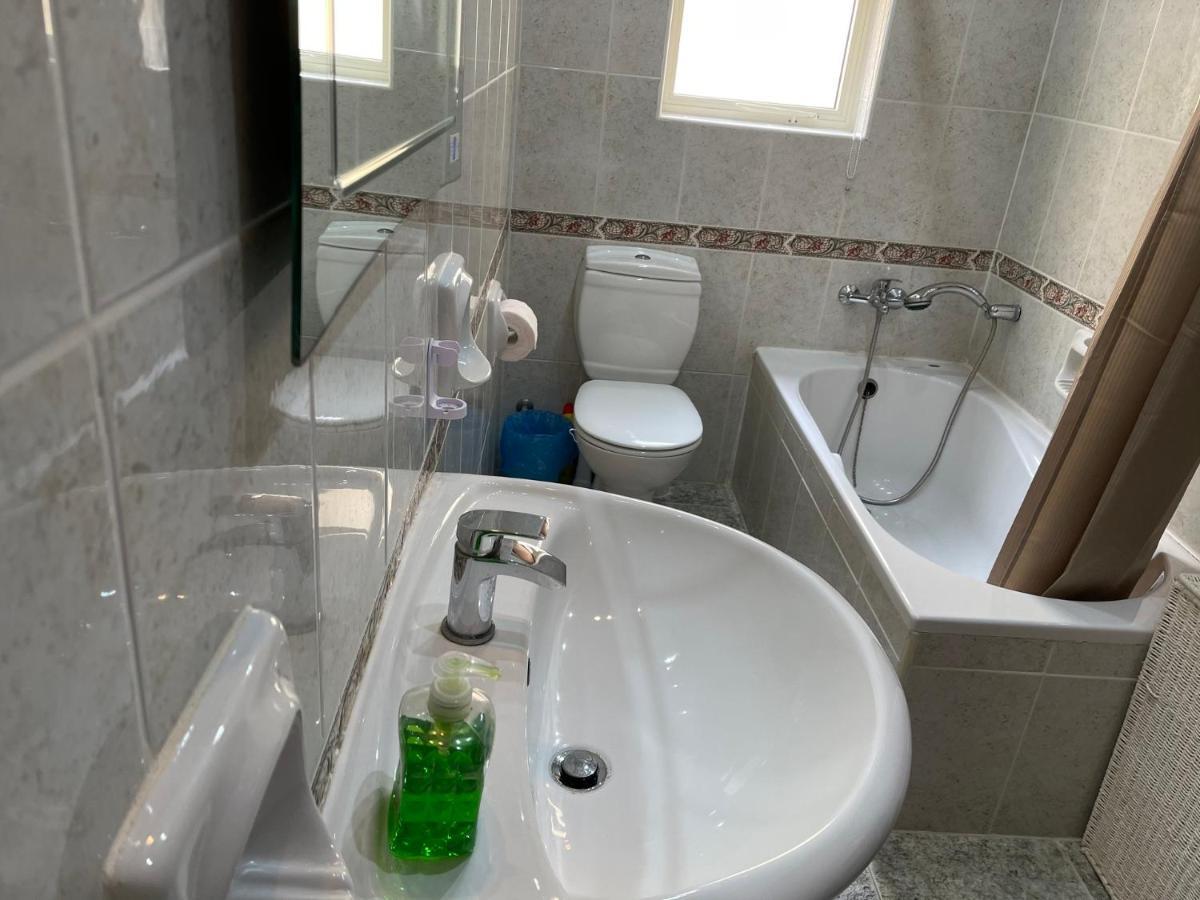 Sunrise Apt Near Beach Smarttv & Netflix Birżebbuġa Kültér fotó
