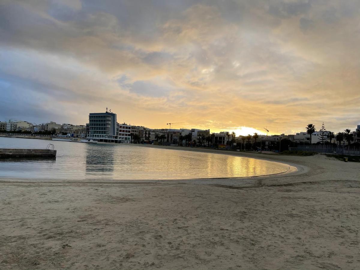 Sunrise Apt Near Beach Smarttv & Netflix Birżebbuġa Kültér fotó