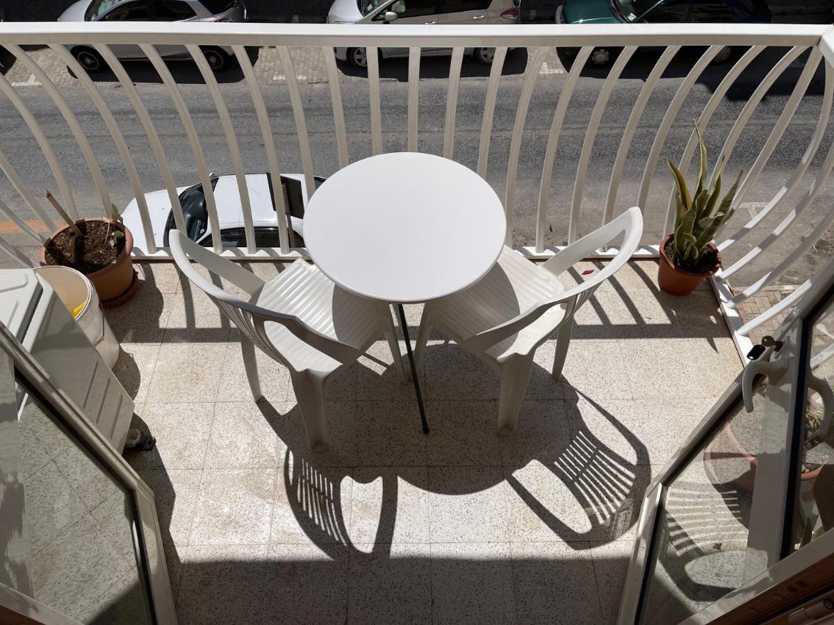 Sunrise Apt Near Beach Smarttv & Netflix Birżebbuġa Kültér fotó